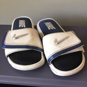 Men’s used NIKE flip flops with padded cushion
